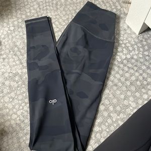 alo camo leggings
